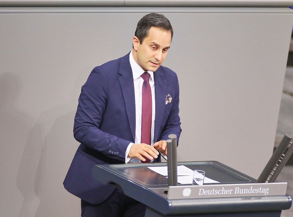 SPD-Mann Özdemir erwartet CDU-Kapitäns-Vorschlag für FC Bundestag