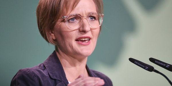 Grünen-Chefin will mehr Frauen in Verteidigungs-Spitzenpositionen