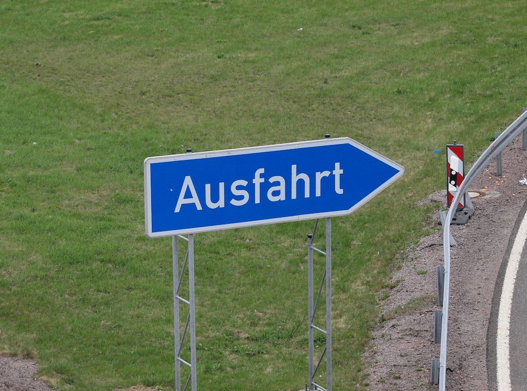 Schwerer Unfall auf A3 bei Frankfurt fordert zwei Schwerverletzte