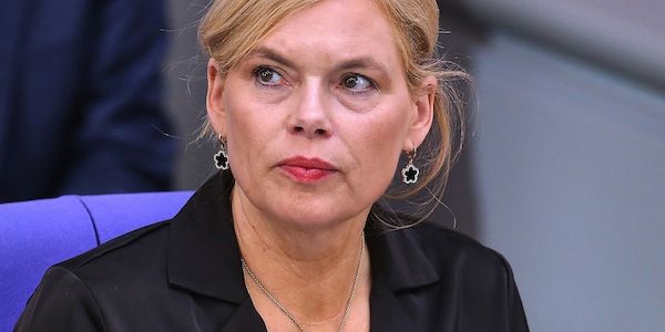 Bundestagspräsidentin ordnet Regenbogenbeflaggung an