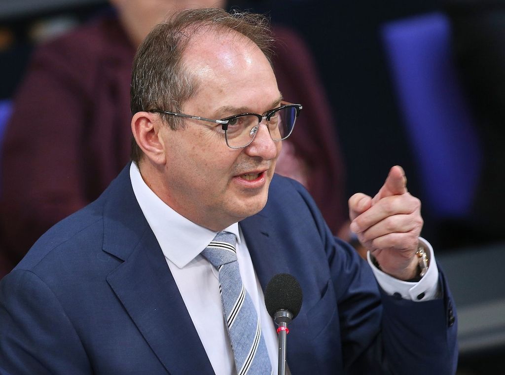 Dobrindt will Migranten EU-weit in Drittstaaten abschieben