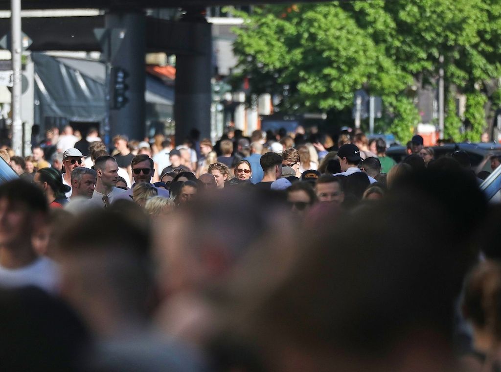 Bericht: Mehr als 240.000 Ausländer erhielten 2024 deutschen Pass