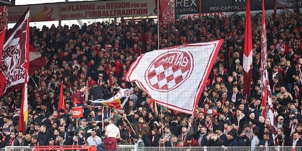 Bayerns Innenminister gratuliert FC Bayern zur Doppel-Meisterschaft