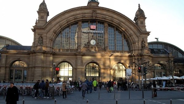 Zugdeckungssignale erhöhen Kapazität am Frankfurter Hauptbahnhof