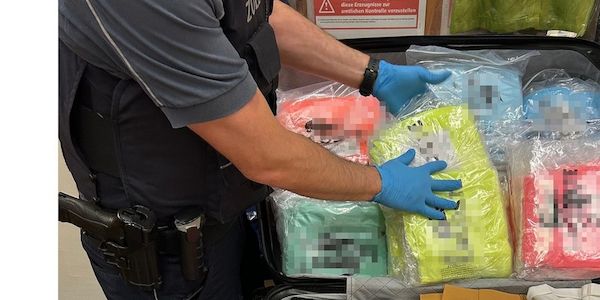 Zoll stoppt Schmuggel von Marken-Plagiaten am Stuttgarter Flughafen
