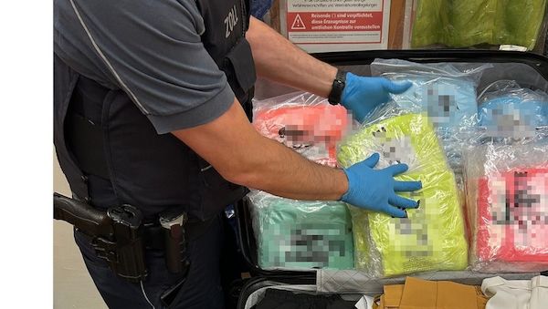 Zoll stoppt Schmuggel von Marken-Plagiaten am Stuttgarter Flughafen