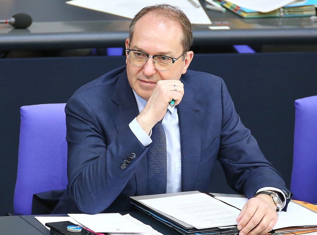 Grüne Jugend Brandenburg fordert Rücktritt von Innenminister Dobrindt