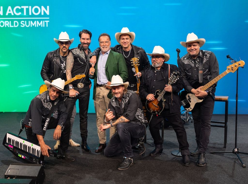 The BossHoss singen und trainieren mit Weltstar Arnold Schwarzenegger