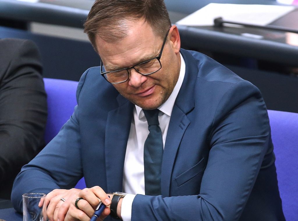 Schneider will Regelungsbedarf für Hitzeschutz prüfen lassen