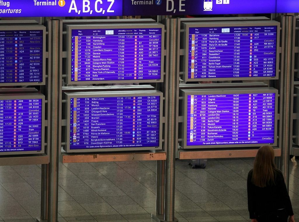 Schweizerin droht an Frankfurter Flughafen mit Sprengstoff in Rumflasche