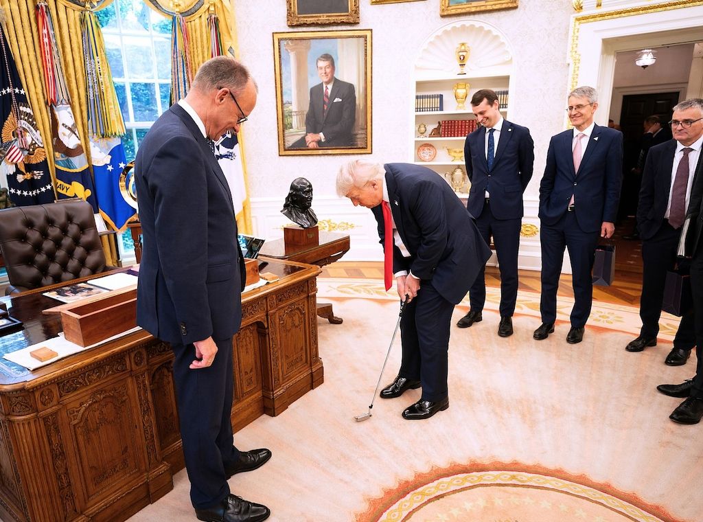 Merz schenkte Trump auch noch einen Golfschläger