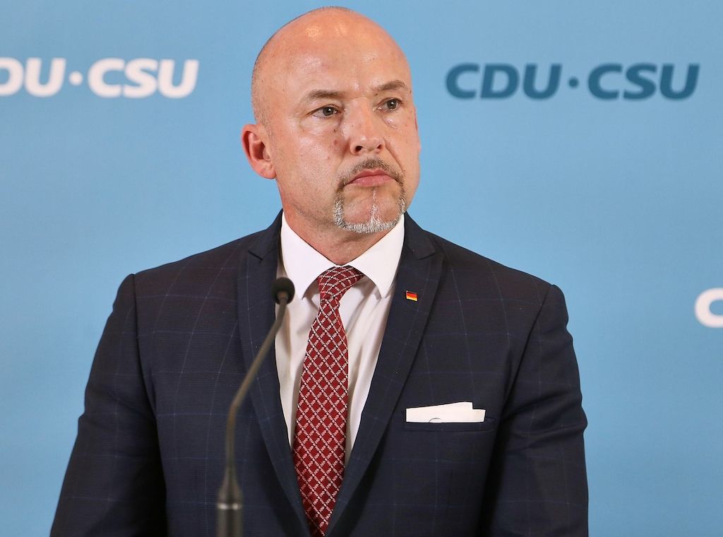 CSU-Landesgruppenchef verschärft Vorwürfe gegen Pro Asyl