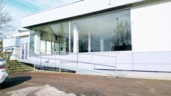 Lichtdurchflutete Gewerbefläche mit Schaufenster – perfekt für Concept Store, Studio, Bistro oder Fitness-Lounge