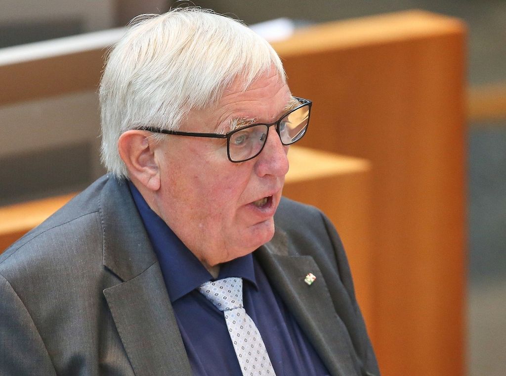 Lauman will Aufgaben zwischen Apotheken und Ärzten neu aufteilen