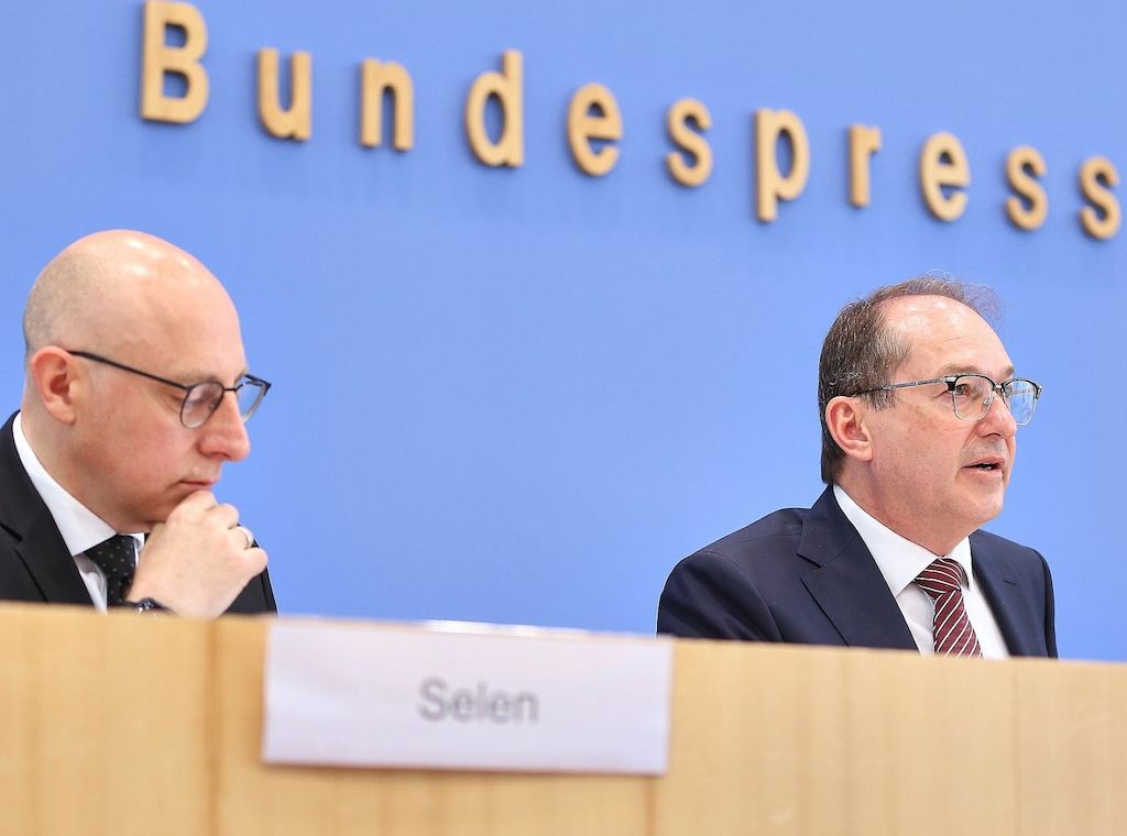 Verfassungsschutzbericht: Mehr Bedrohungen von Rechts und Links
