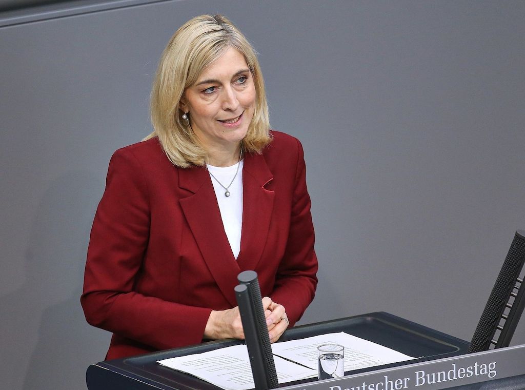 Warken will Haushaltsausschuss über Maskenbericht informieren