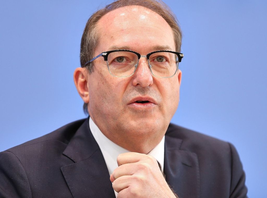Linke wirft Dobrindt Verharmlosung der Gefahr von Rechts vor