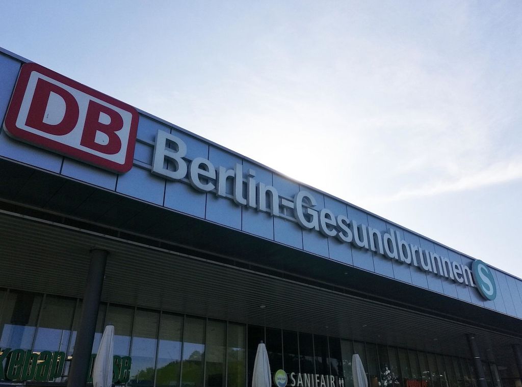 Jugendliche in Berlin-Gesundbrunnen mit Schusswaffe bedroht