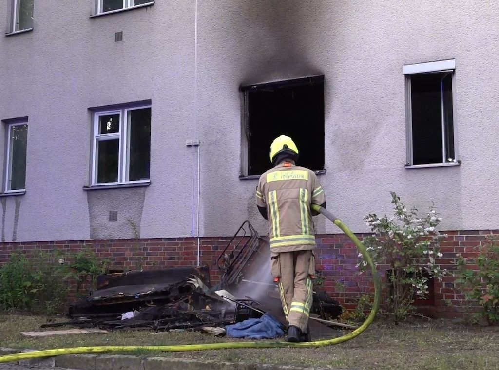 Berlin-Reinickendorf: Feuer in Mehrfamilienhaus - Kinder unter den Verletzten