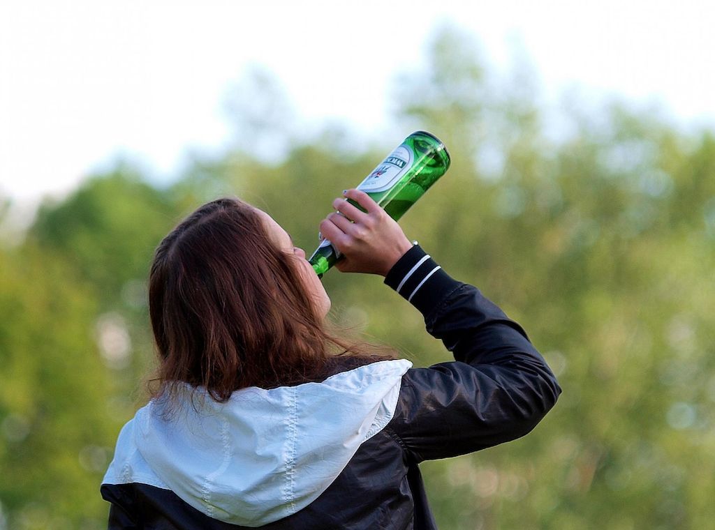 Drogenbeauftragter warnt vor Alkohol- und Tabakproblem