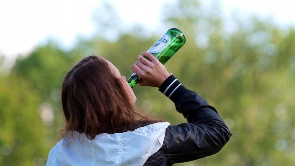 Drogenbeauftragter warnt vor Alkohol- und Tabakproblem