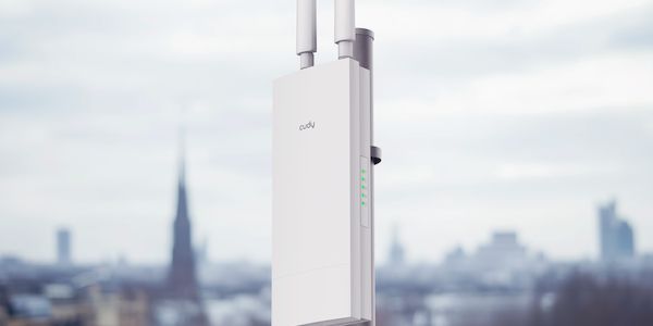 WLAN im Garten: Outdoor-WiFi-6-Repeater mit 150 m Reichweite & PoE-Stromversorgung