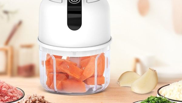 Der Akku-Zerkleinerer & Mini-Mixer ist der ideale Haushaltshelfer