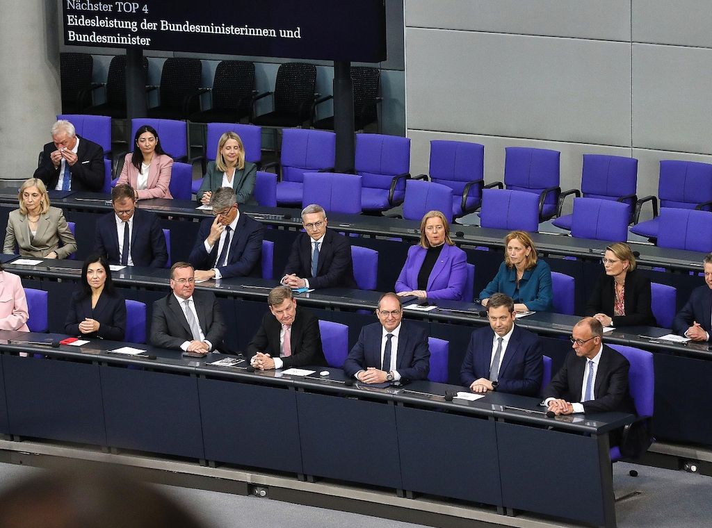 Bericht: Bundesregierung will sich 208 neue Stellen schaffen