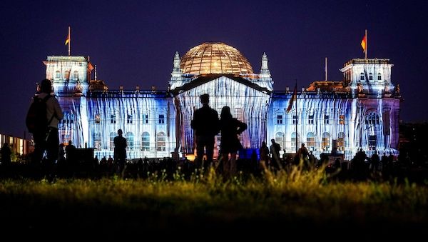 Initiatoren: 280.000 Besucher bei Reichstags-Projektion