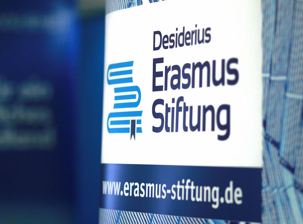 NGOs protestieren gegen Steuergelder für AfD-nahe Stiftung