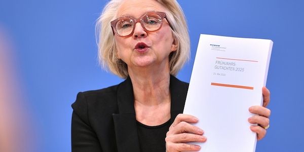 Wirtschaftsweise offen für Feiertagsstreichung