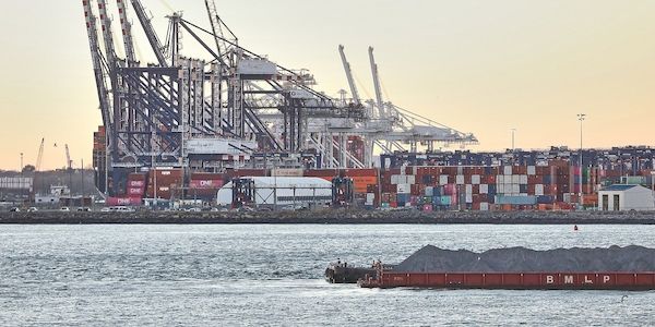 Deutscher Exportüberschuss im Handel mit den USA weiter erheblich