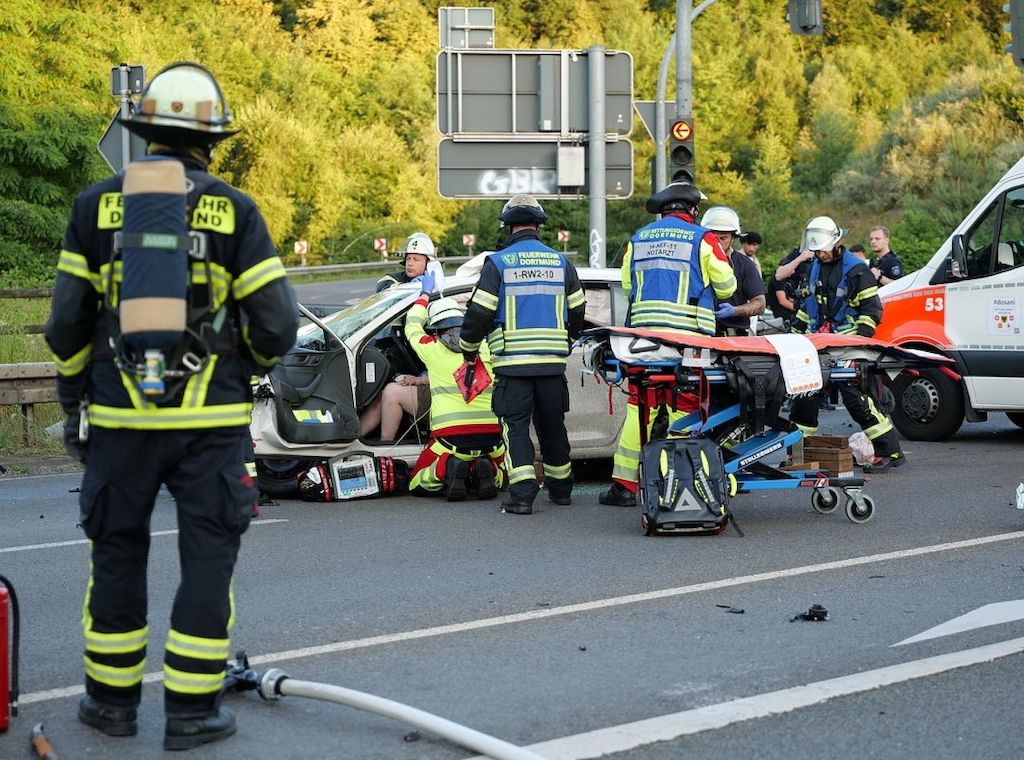 Schwerer Verkehrsunfall auf B236 in Dortmund