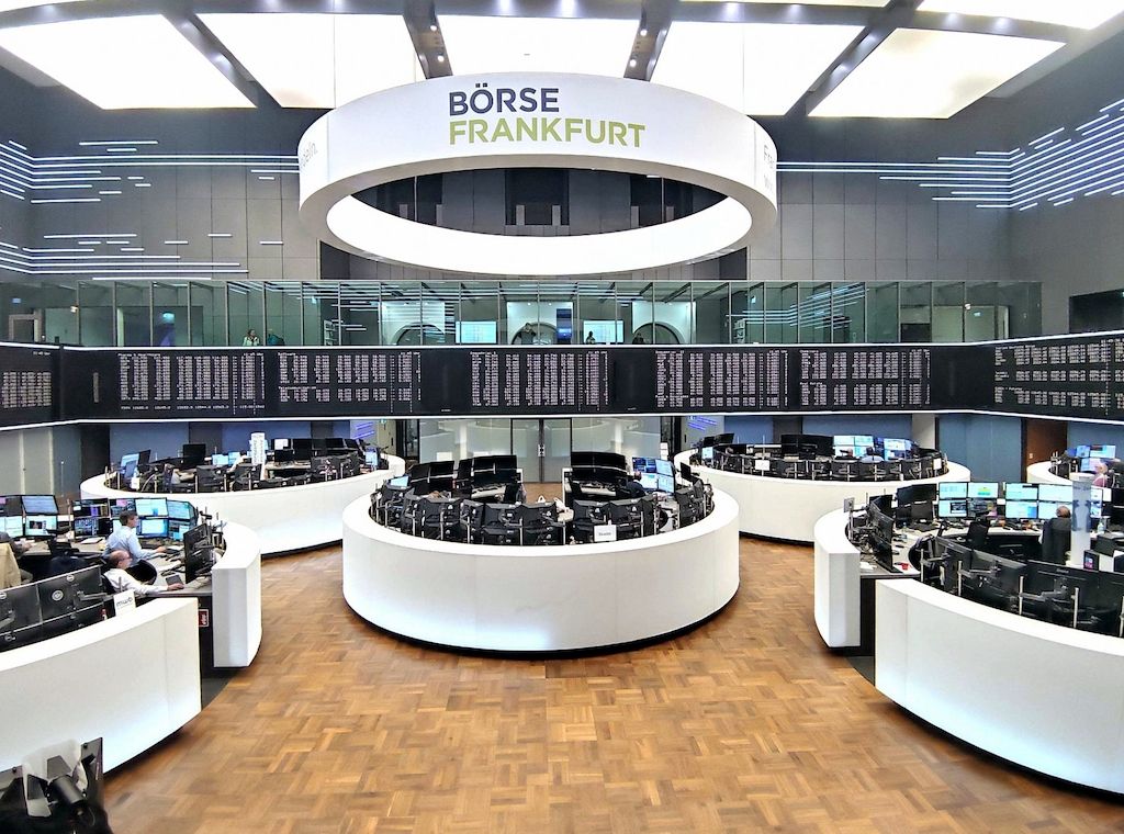 Dax zum Wochenstart schwächer - Ölpreis im Fokus