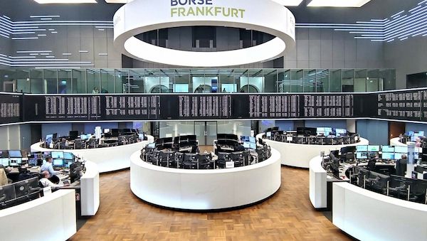 Dax zum Wochenstart schwächer - Ölpreis im Fokus