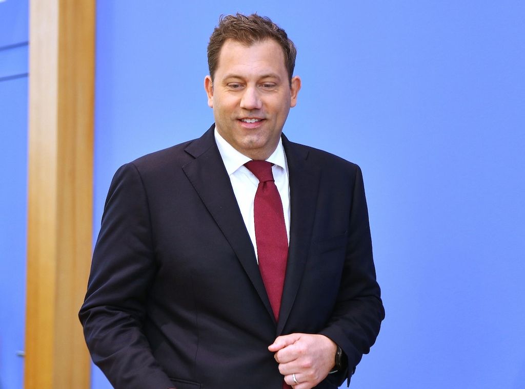 Klingbeil verteidigt Rekord-Neuverschuldung