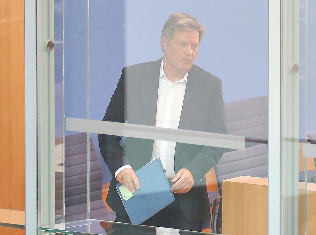 Bericht: Prüfer sahen kaum Risiken für Habecks Batterie-Förderung
