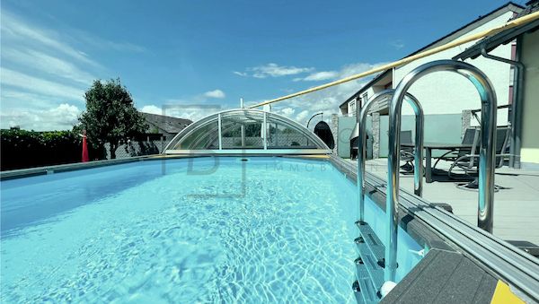 Einfamilienhaus mit hochwertiger Bauweise und beheiztem Pool - Endenergiebedarf nur 12 kWh