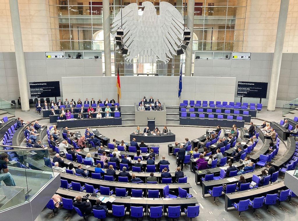 Bundestag beschließt milliardenschweres Investitionssofortprogramm
