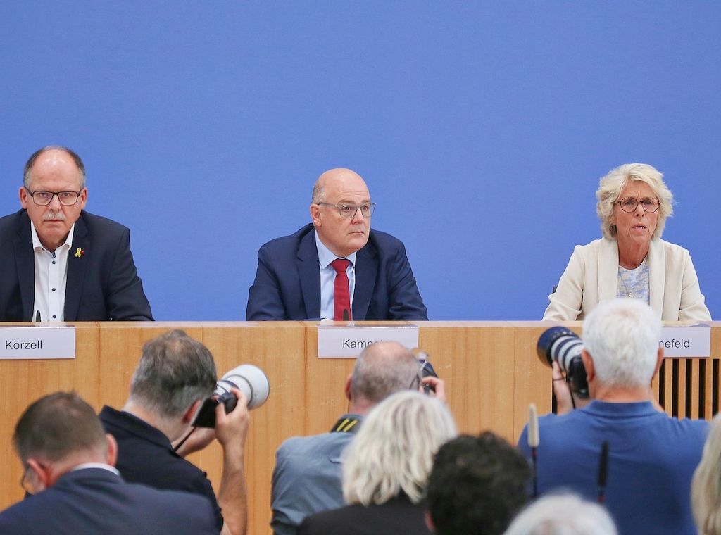 Kommission will Mindestlohn in zwei Schritten auf 14,60 Euro heben