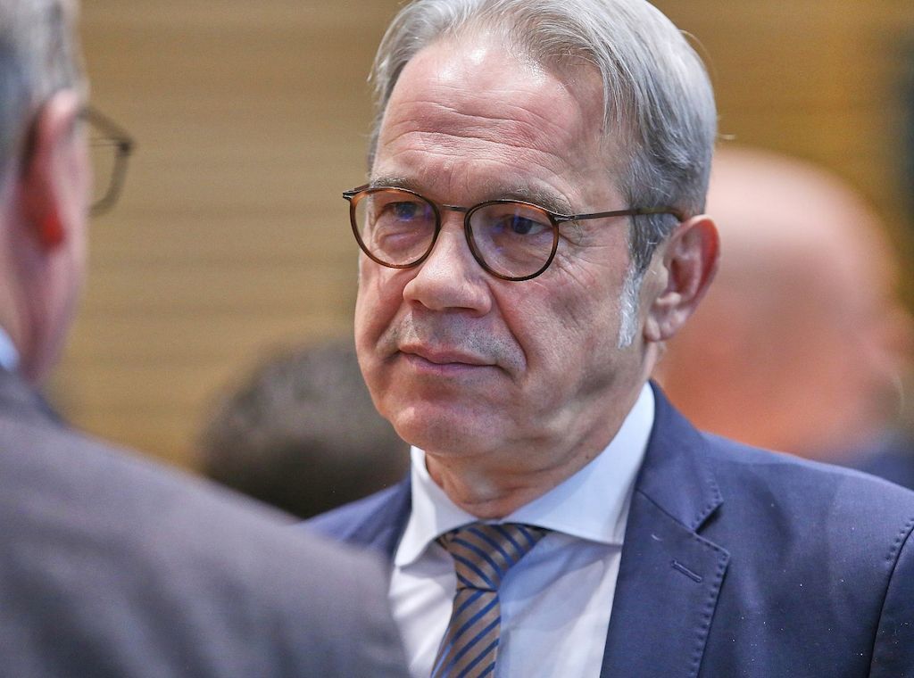 Brandanschlag auf Bundeswehr-Fahrzeuge: Maier will besseren Schutz