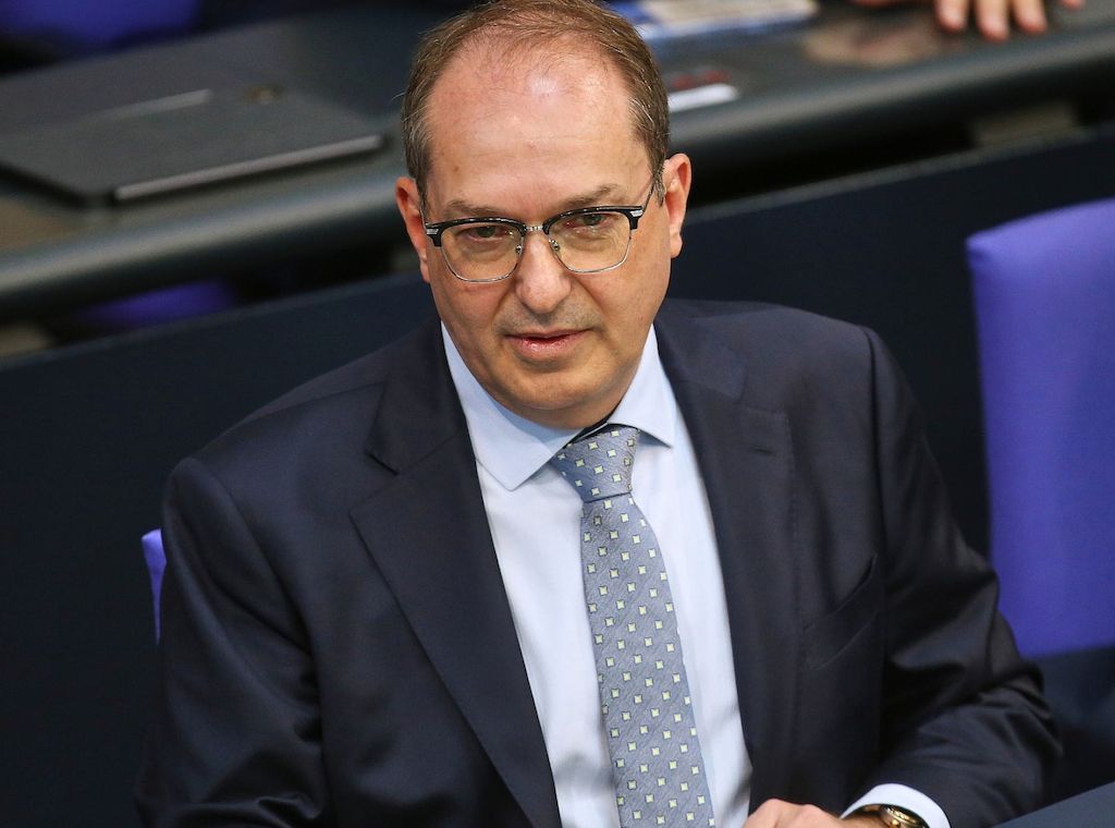 Dobrindt stellt Fünf-Punkte-Plan für "Cyber Dome" auf