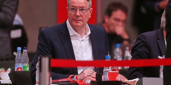 Schweitzer kritisiert CDU für Infragestellen der Stromsteuer-Pläne