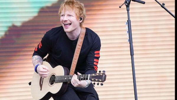 Popstar Ed Sheeran und Zartmann performen gemeinsam «Tau mich auf»