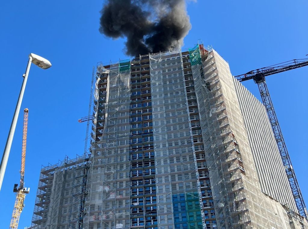 Brand auf Berliner Hochhaus-Baustelle