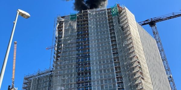 Brand auf Berliner Hochhaus-Baustelle