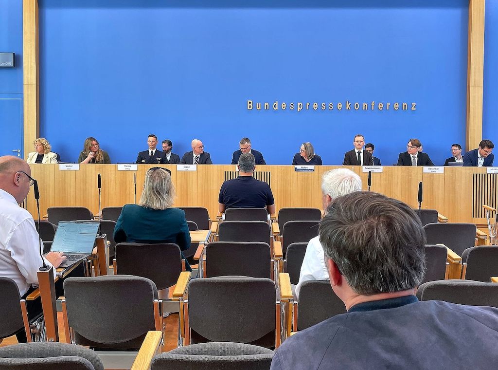 Bundesregierung strebt keine Atomwaffen an