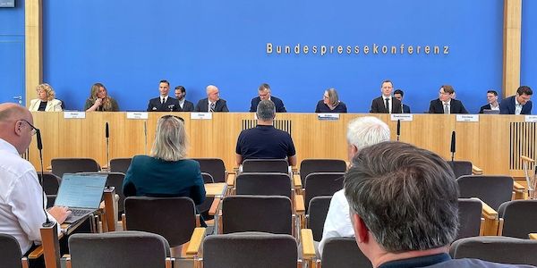 Bundesregierung strebt keine Atomwaffen an