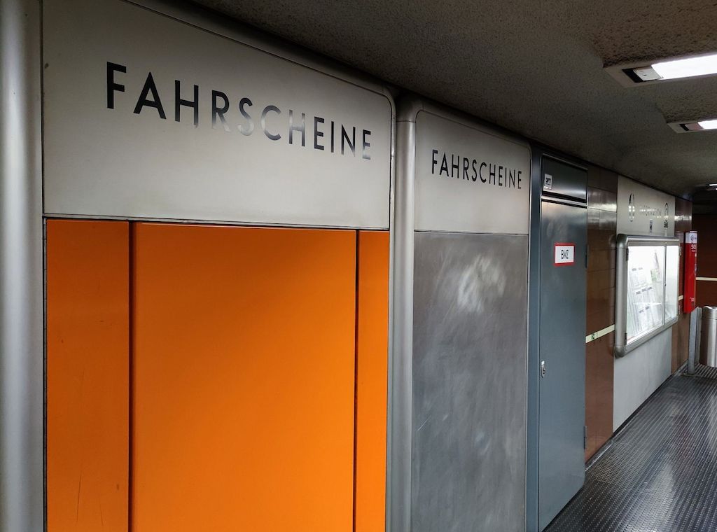 Bahn baut stationäre Ticketverkaufsstellen in Bayern massiv ab