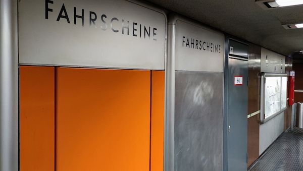 Bahn baut stationäre Ticketverkaufsstellen in Bayern massiv ab